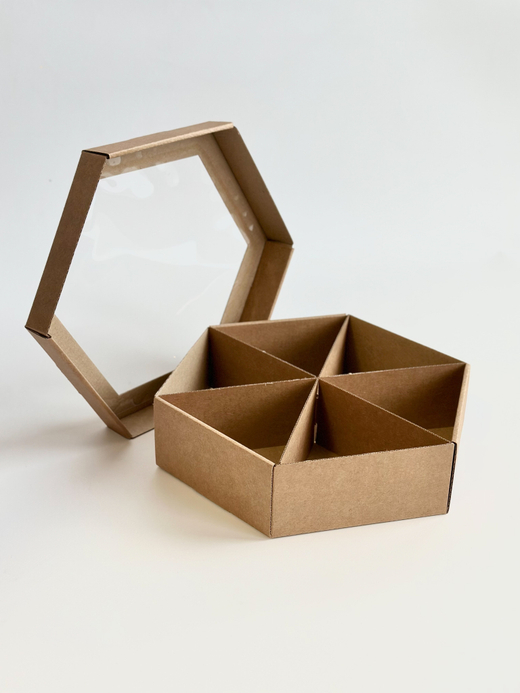 Коробка с окном шестиугольник 23 х 22,5 х 6 см, бурая