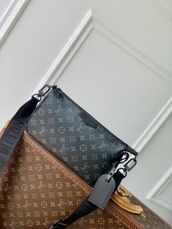 Louis Vuitton Pochette Accessoire XL