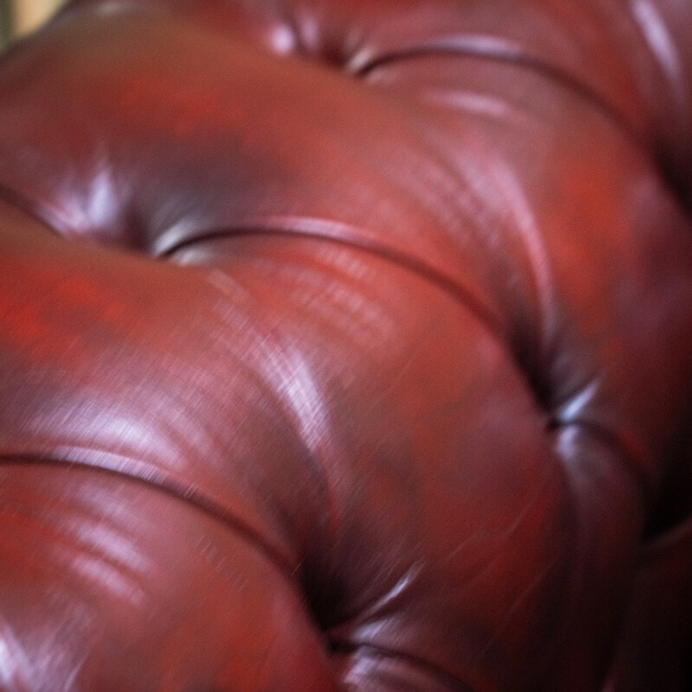 Диван в стиле Честерфильд