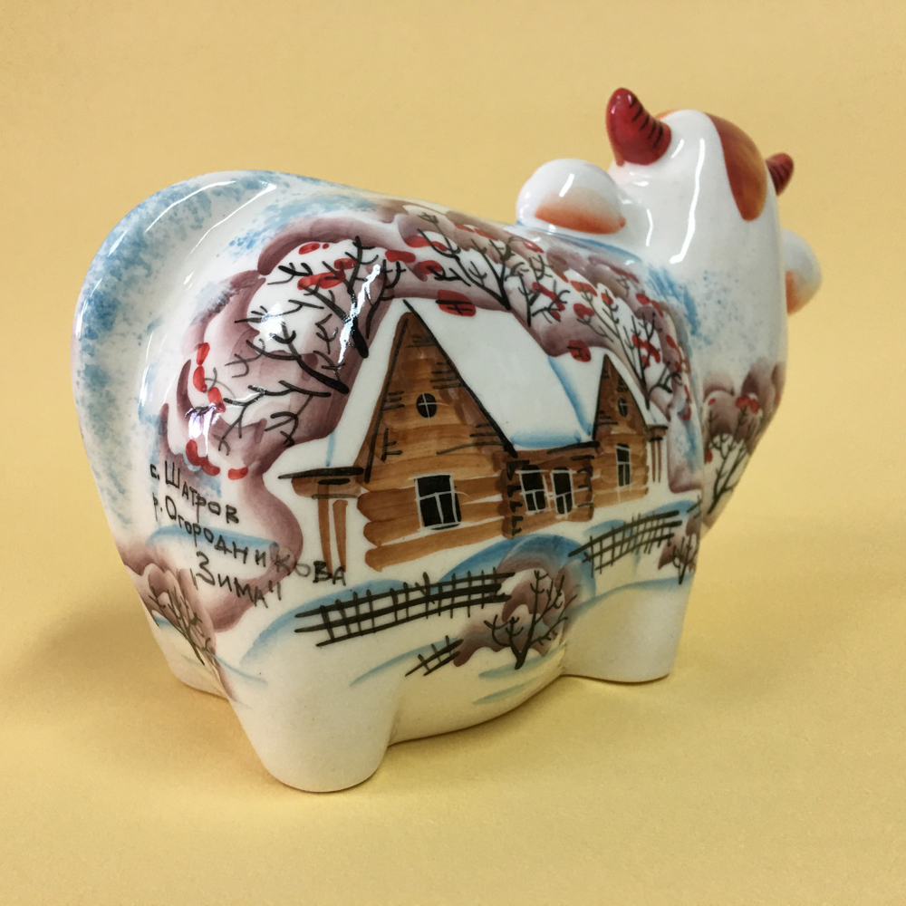 Копилка фарфоровая "Коровка" Зимняя деревня