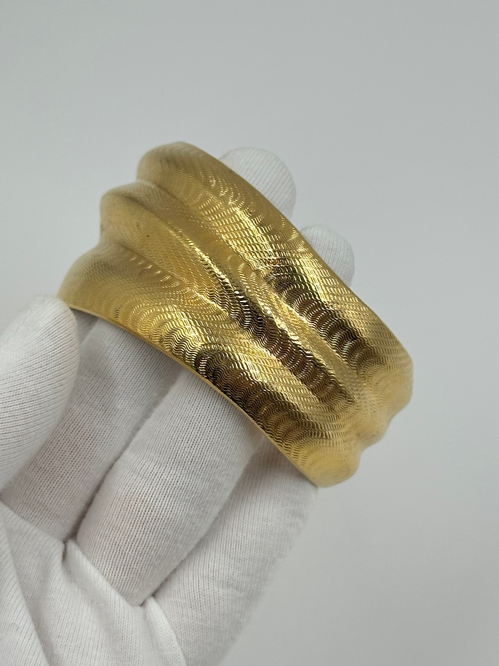 Браслет с брашировкой