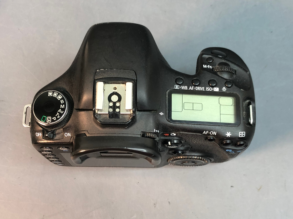 Canon EOS 7D 166.000 кадров, немного битых пикселей