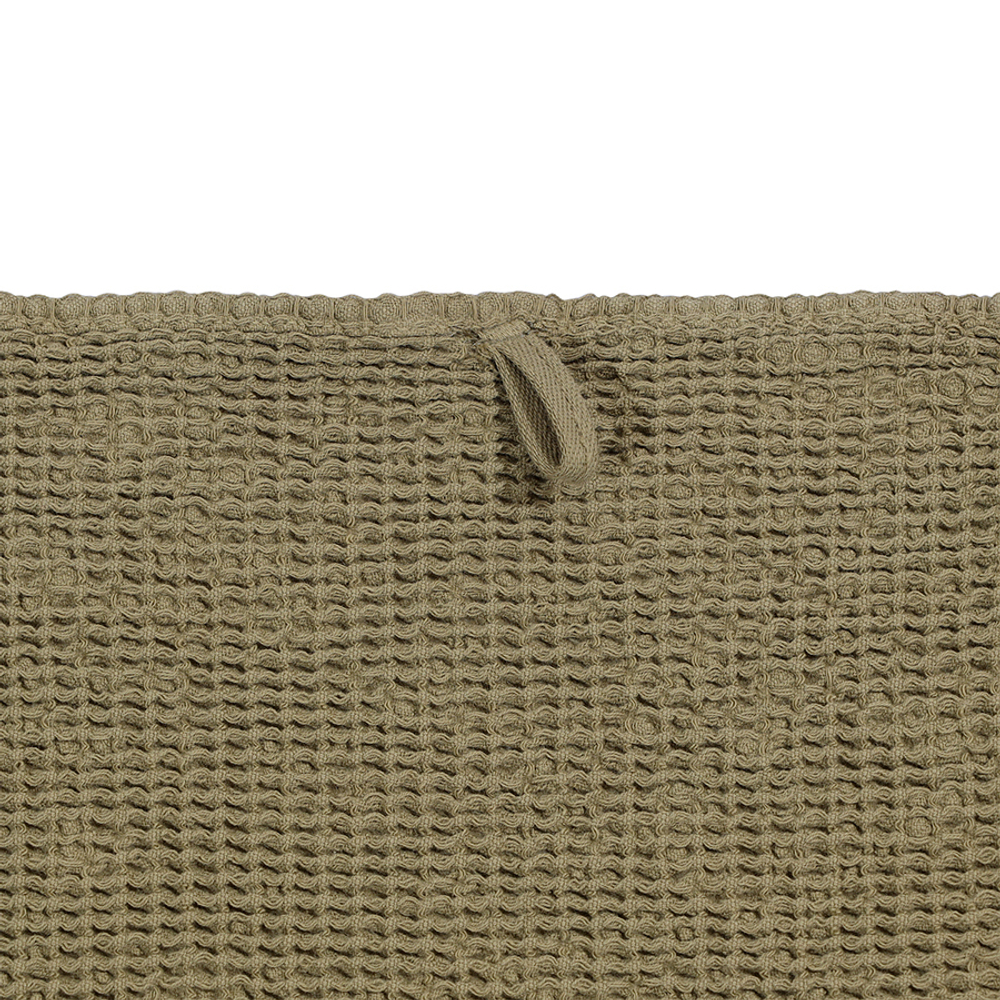 Полотенце банное из умягченной вафли цвета хаки из коллекции essential, 70x140 см