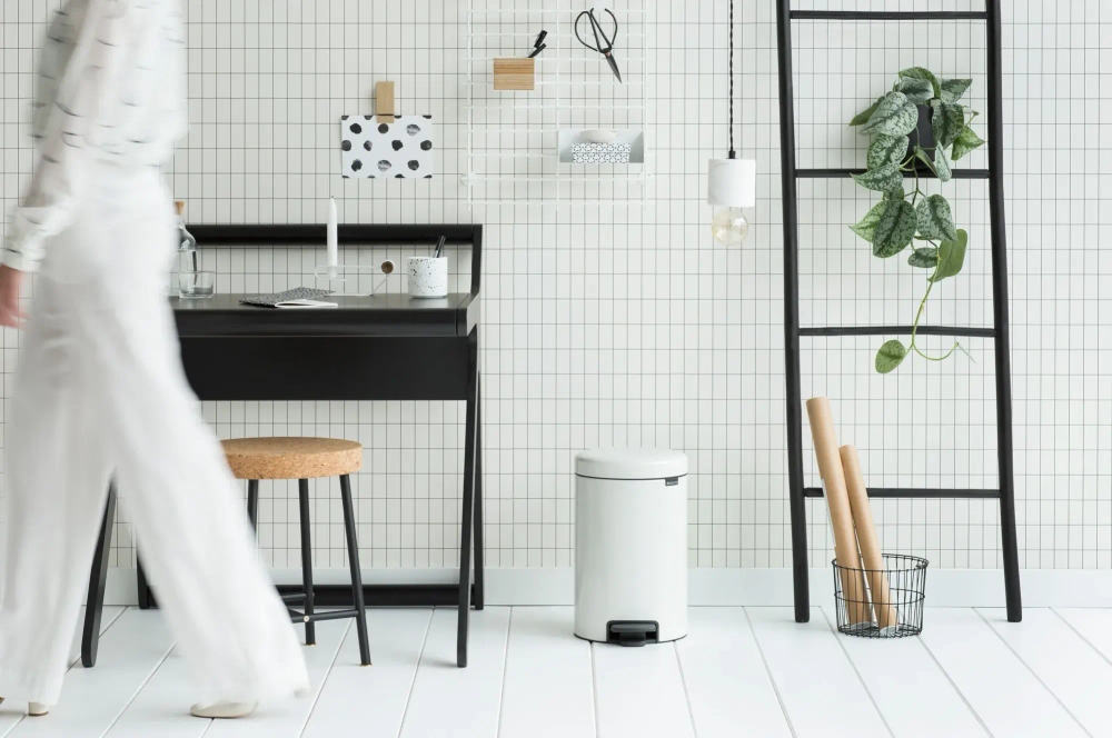 Brabantia Контейнер для мусора NewIcon 12л белый
