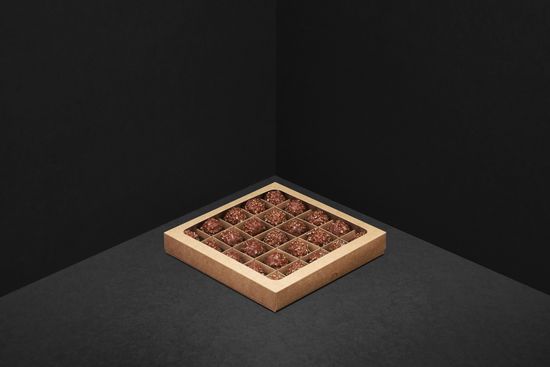 Упаковка с окном для 25 конфет