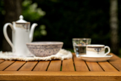 Кофейная группа из акации КАРО с высокими стульями