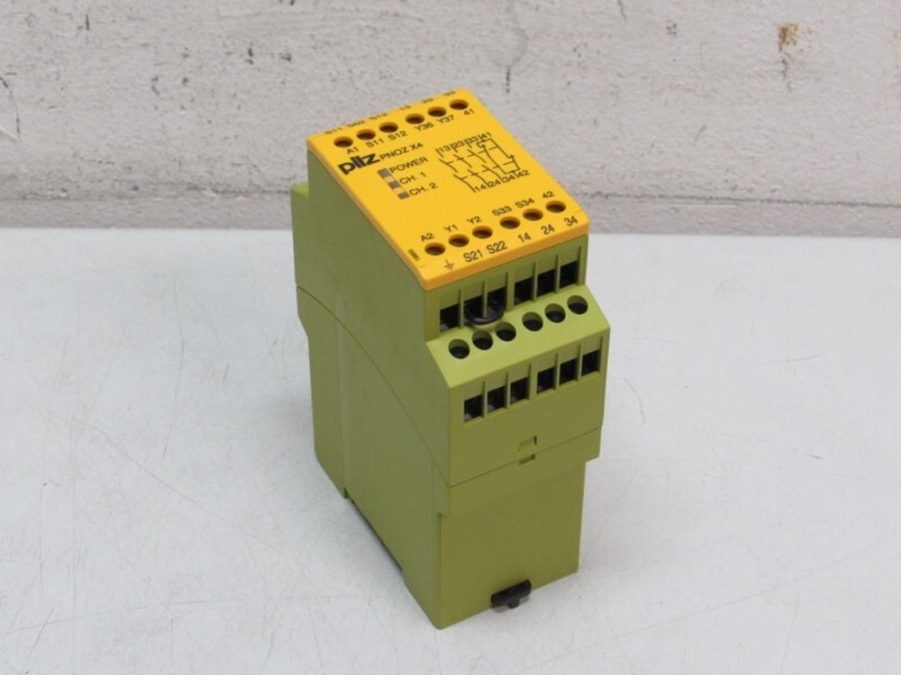 Pilz PNOZ X4 24VAC 3n/o 1n/c ID No. 774731
