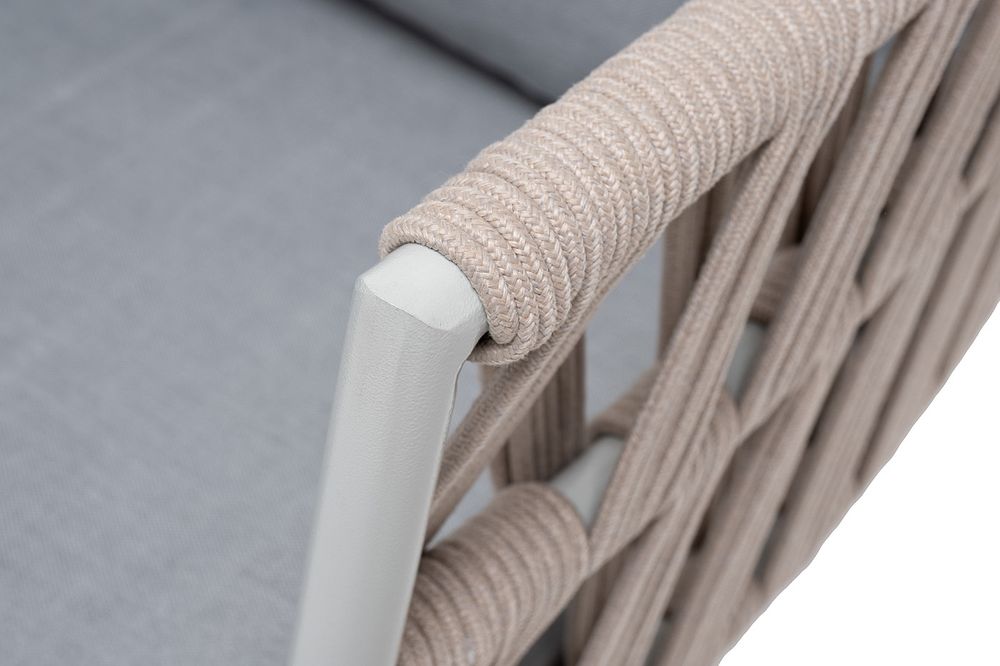 "Диего" кресло плетеное из роупа, каркас алюминий светло-серый (RAL7035) муар, роуп бежевый круглый, ткань светло-серая