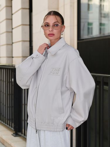 Светло-серый хлопковый бомбер с лого на груди