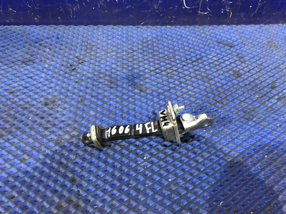 Ограничитель двери передней левой SUBARU LEVORG 2014-2020