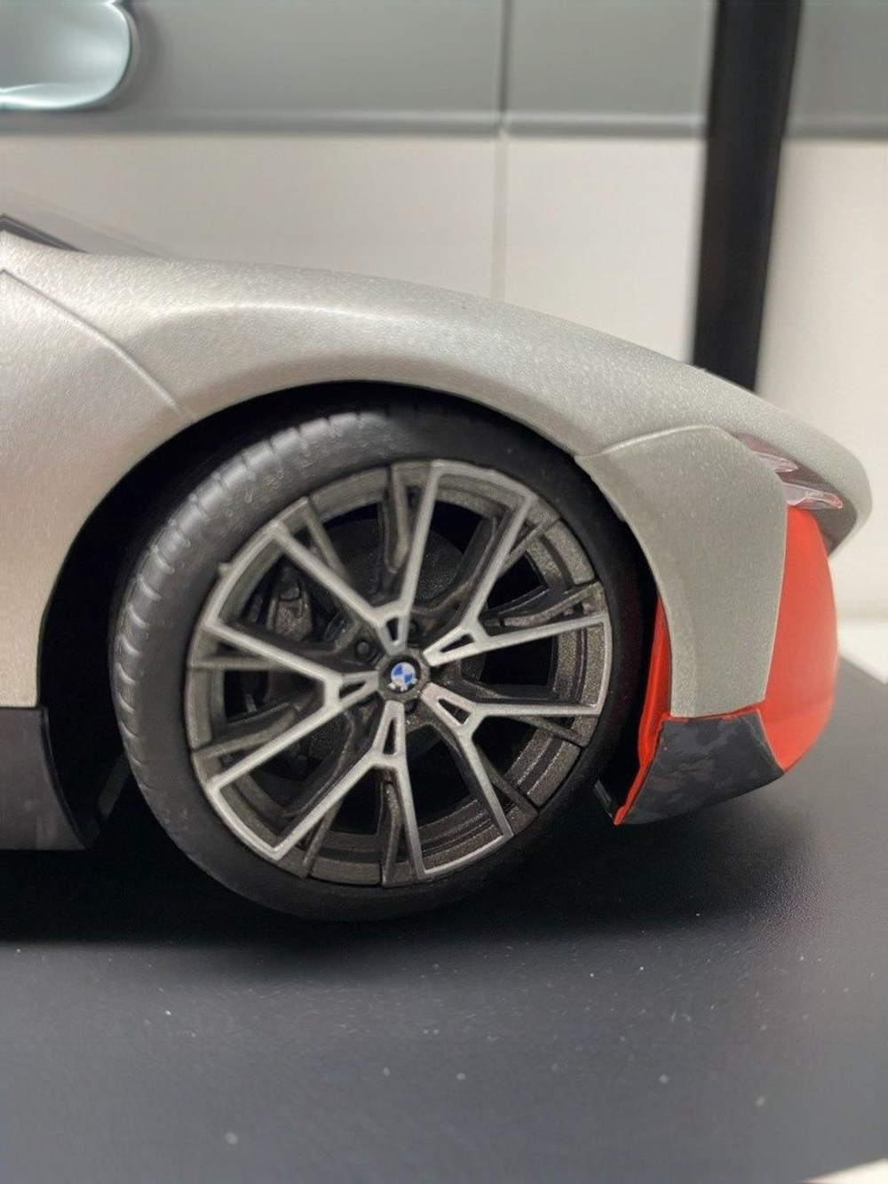 Модель BMW масштабная Vision M next 2019 1:18