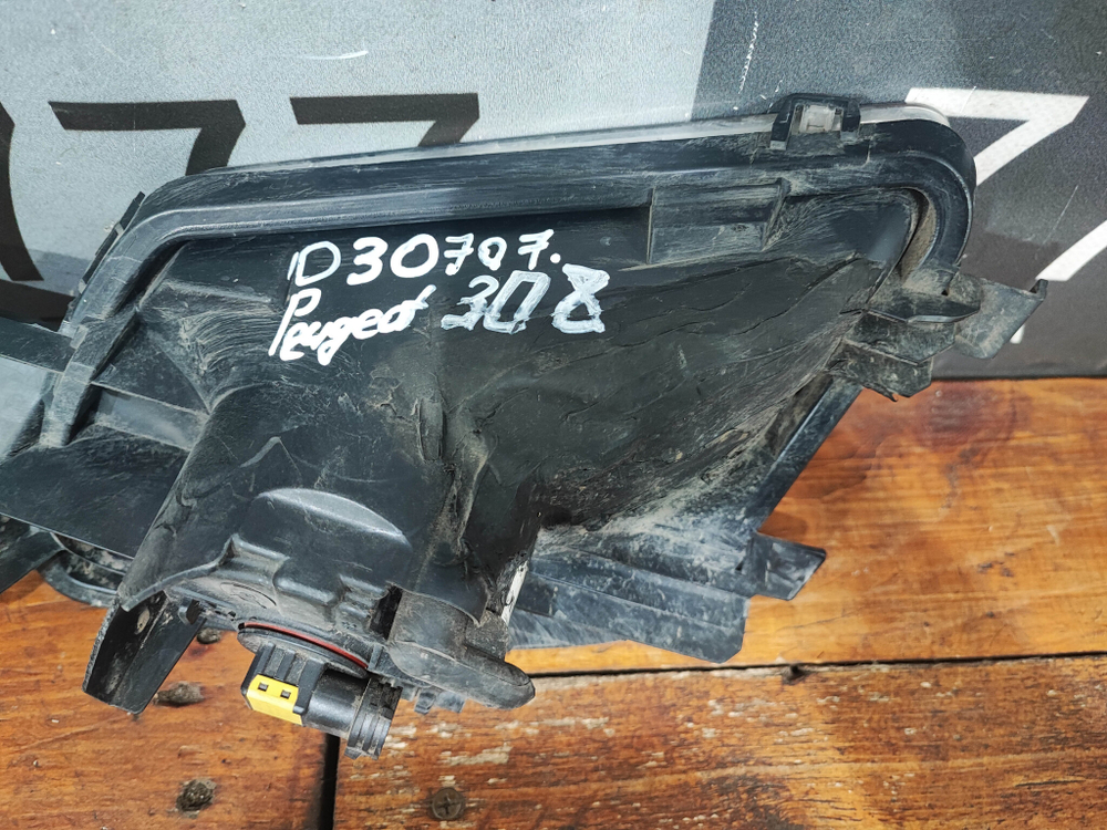 ПТФ передняя левая Peugeot 308 1 (T7) 11-15 Б/У Оригинал 9674041680