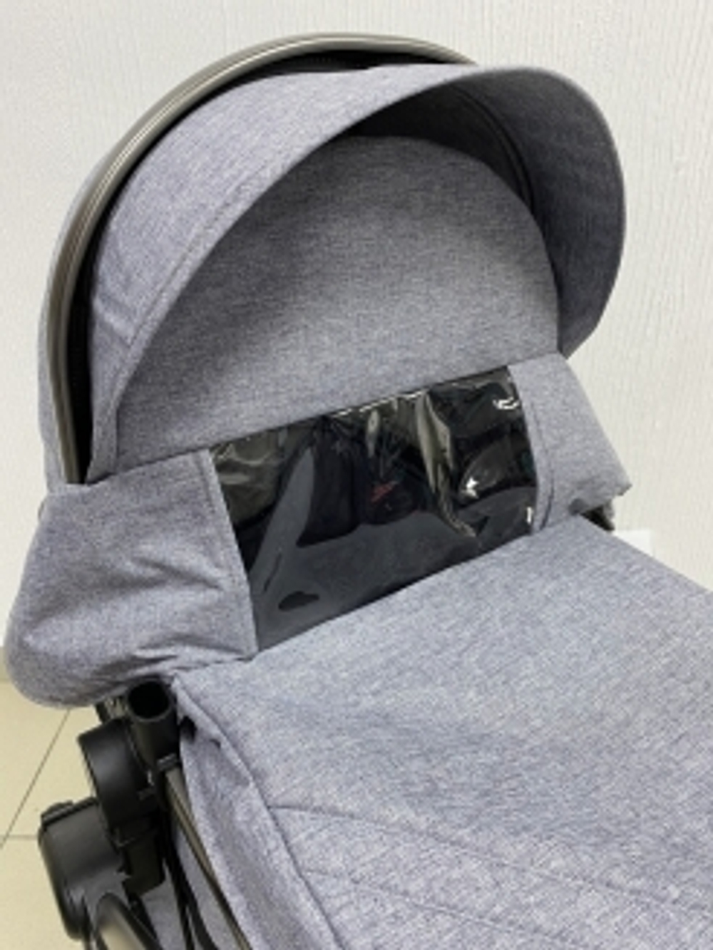 Детская коляска 3в1 LUXMOM 555-W чёрный текстиль