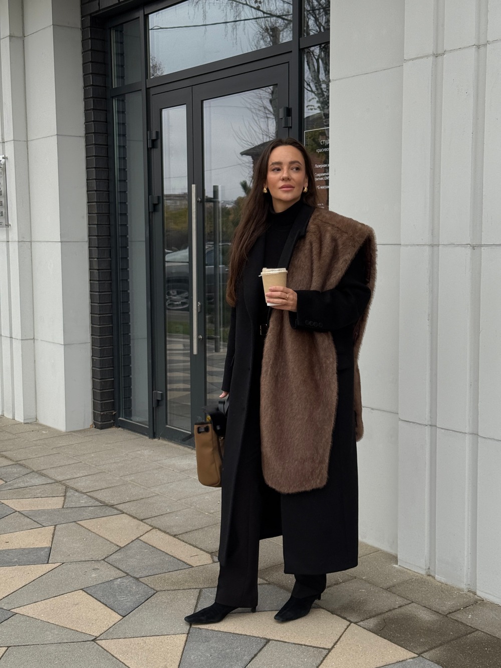 Шарф из эко-меха длинный светло-коричневый