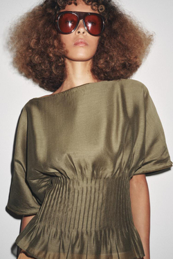 ZARA БЛУЗА ИЗ ТРИКОТАЖА С ПЛИССИРОВКОЙ НА ТАЛИИ, ТЕМНЫЙ ХАКИ