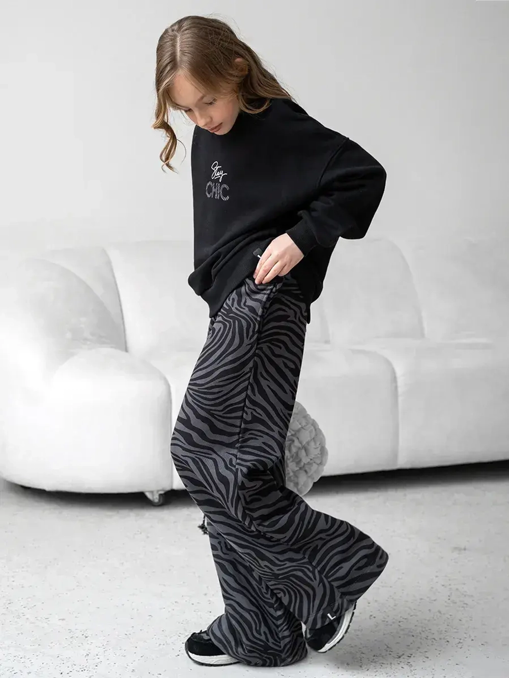 Спортивный костюм для девочки в школу