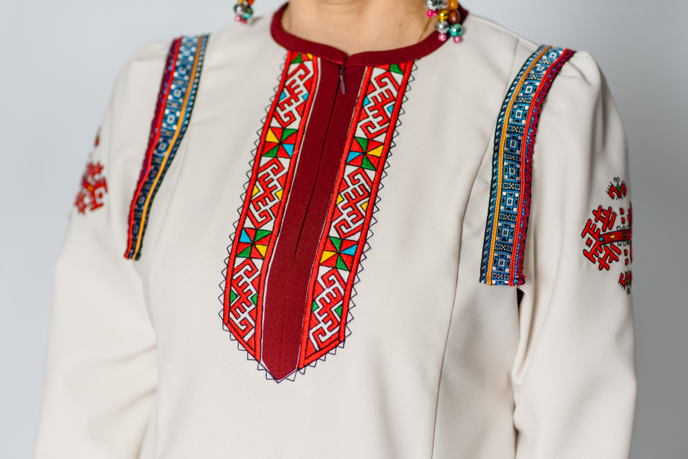 Платье женское с вышивкой