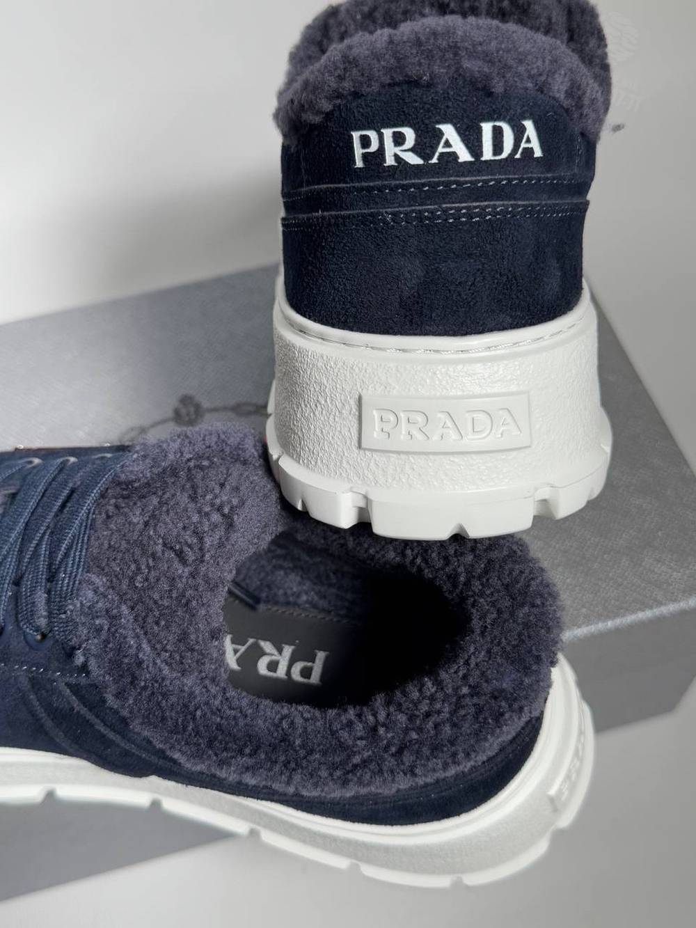 Кроссовки Prada