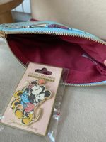 Новая косметичка и значок Disneyland Paris