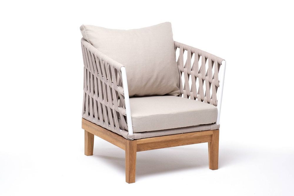 "Диего" кресло плетеное из роупа, основание дуб, каркас алюминий светло-серый (RAL7035) муар, роуп бежевый круглый, ткань бежевая 052