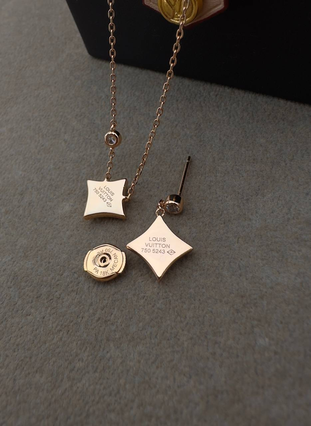 Серьги Louis Vuitton