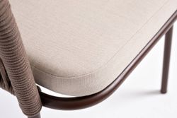 "Лион" стул плетеный из роупа, каркас из стали коричневый (RAL8016) муар, роуп коричневый круглый, ткань бежевая 035