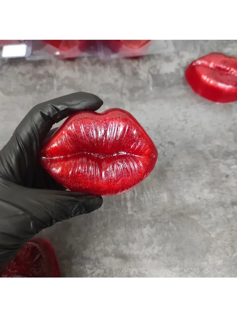 Денежное Мыло губы с деньгами внутри