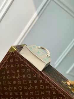 Louis Vuitton Petit Sac Plat