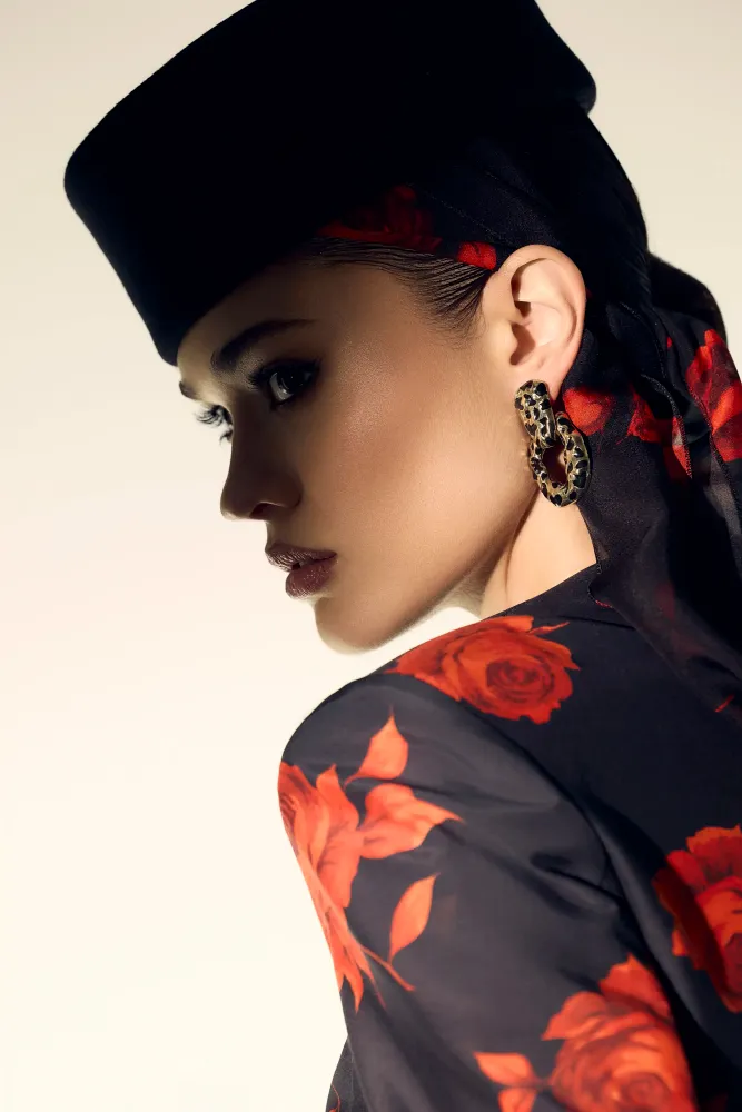 Пионелла (Pionella), жакет из черного батиста с цветочным принтом