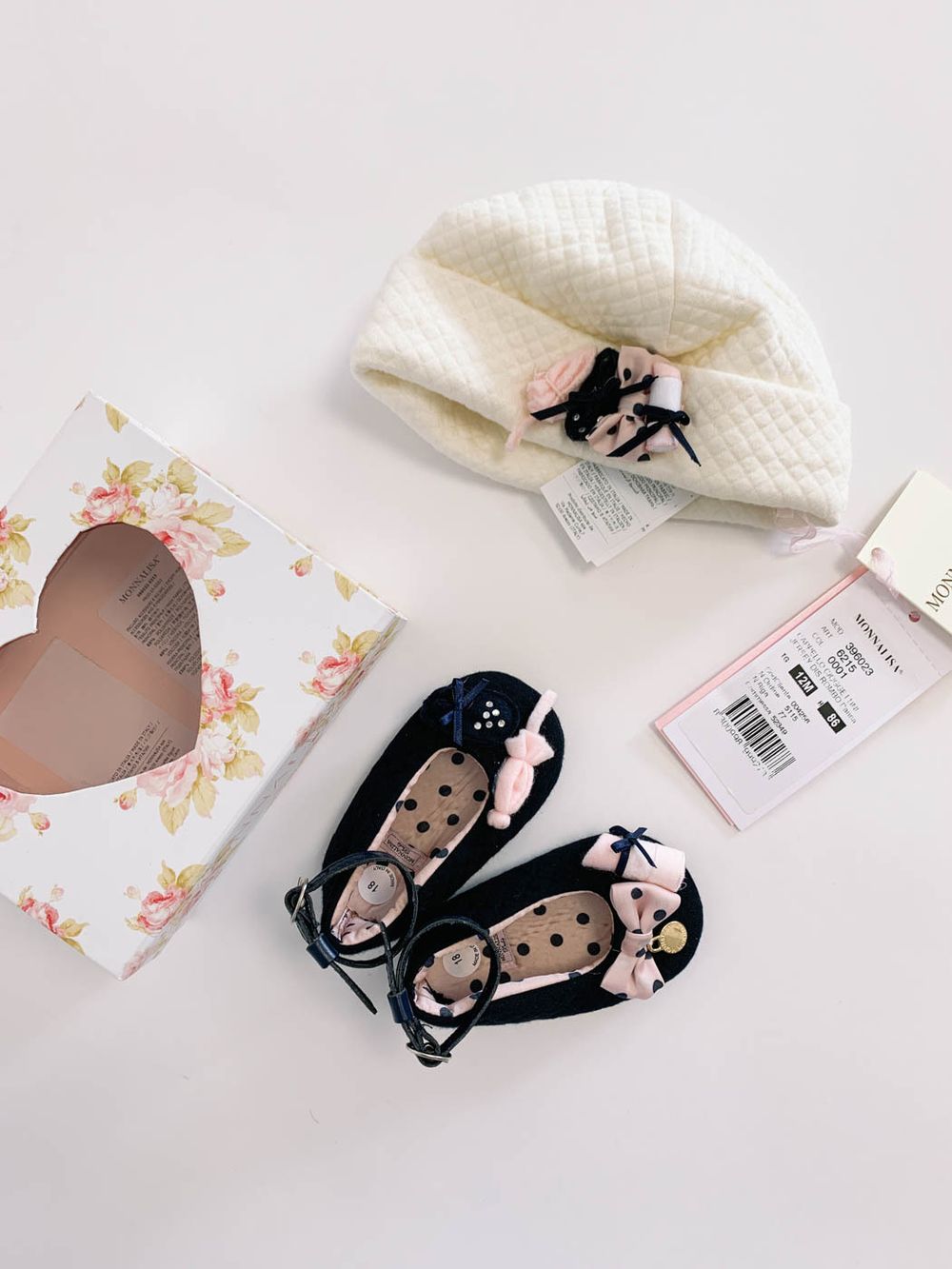 Пинетки и шапка Monnalisa