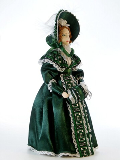 Кукла фарфоровая коллекционная Дама с муфтой и в капоре