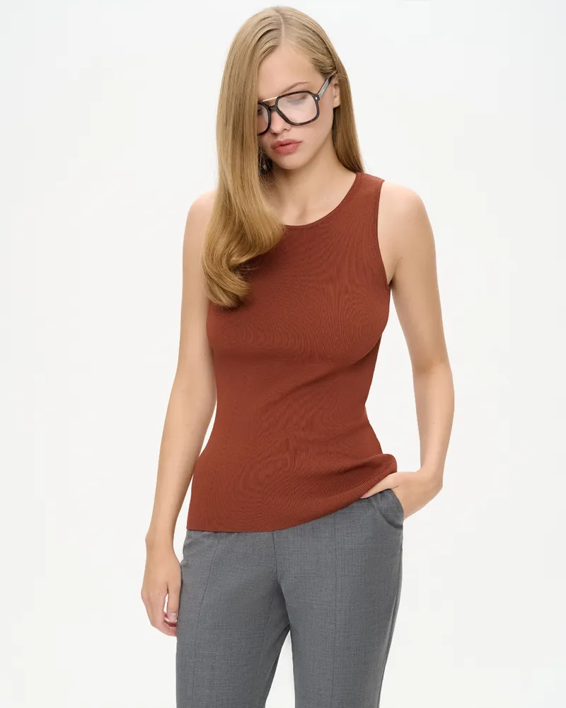 Терракотовый топ из вискозы в рубчик с круглым вырезом