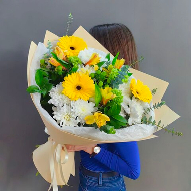 Авторский букет с желтыми герберами