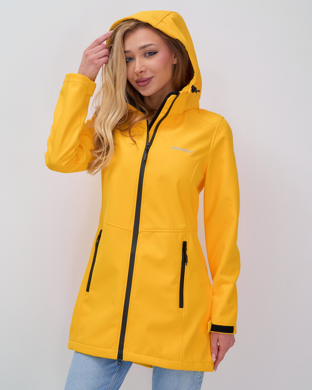 Парка спортивная женская с капюшоном softshell желтого цвета 9568J