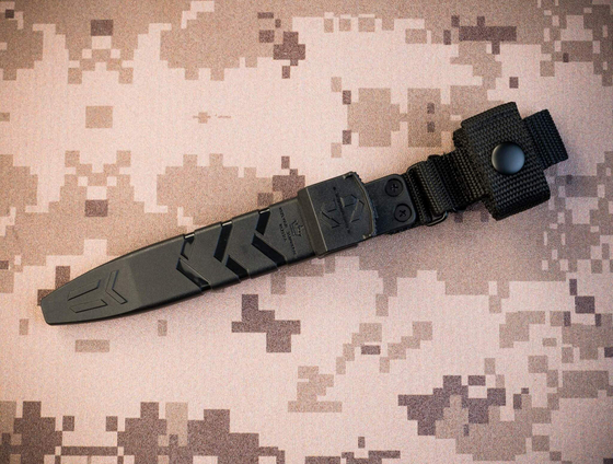 Ножны Combat из полипропилена с подвесом и стяжками, Черный