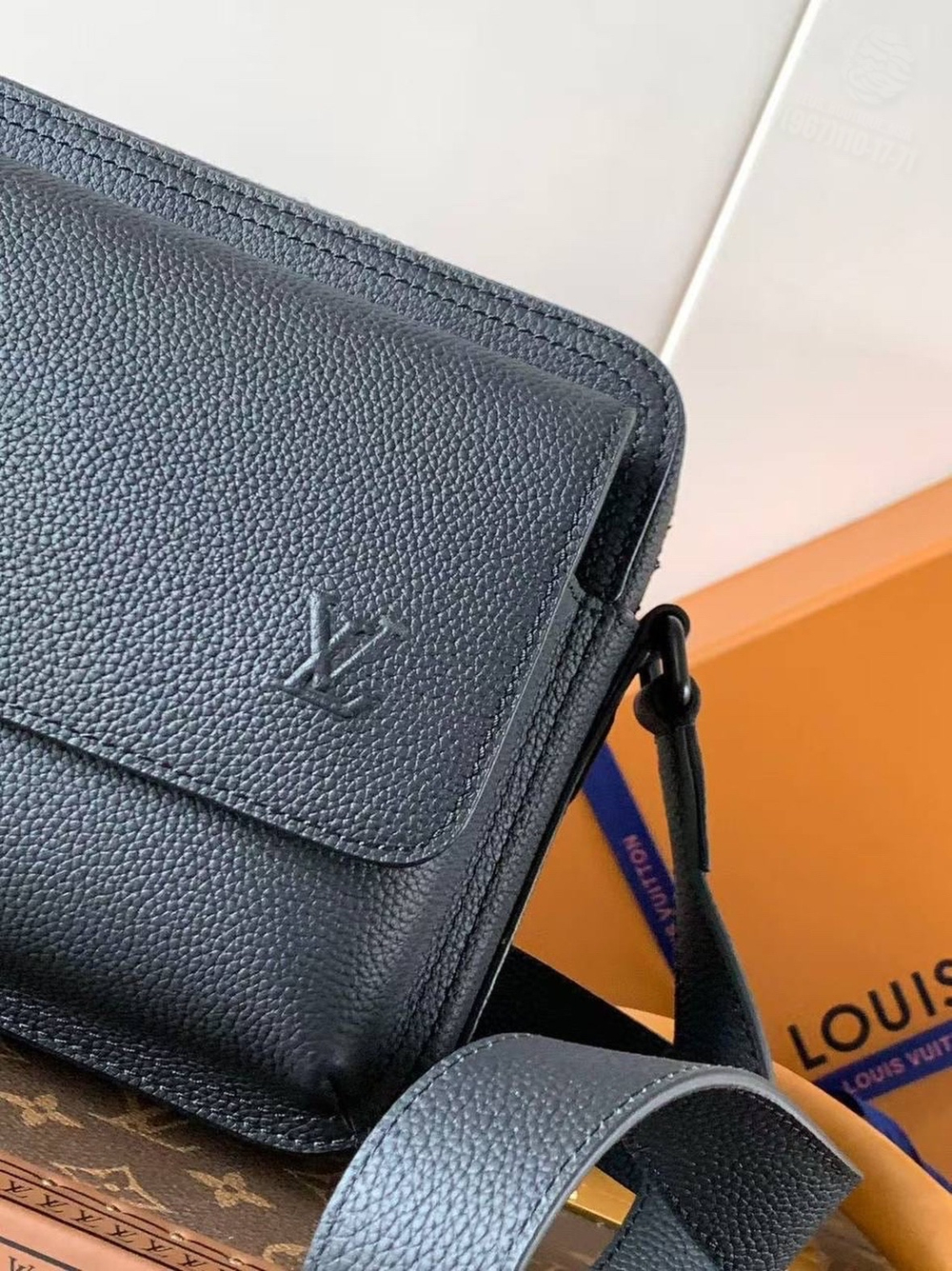 Сумка через плечо Louis Vuitton Boarding