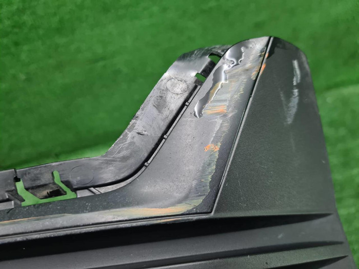 Накладка переднего бампера левая BMW 3er G20 18-22