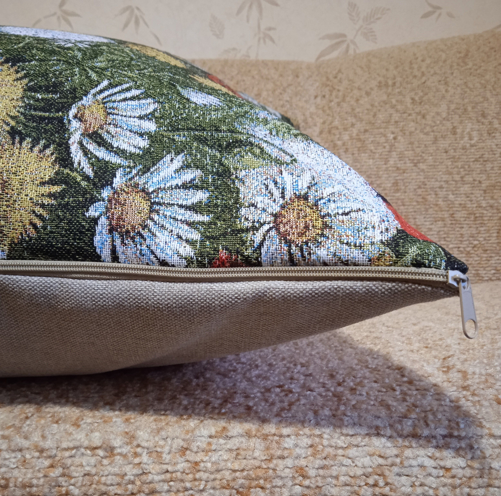 Декоративная гобеленовая наволочка для интерьерной подушки Поляна 68х47