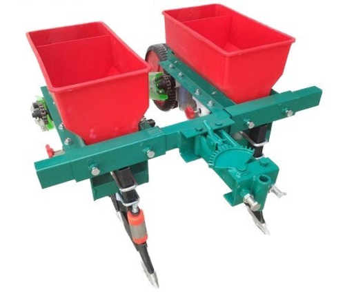 Двухрядная сеялка точечного высева кукурузы