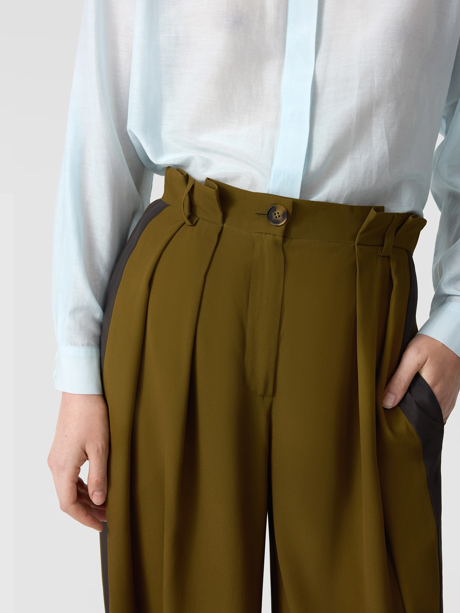 SS26/01_04/HK Брюки с лампасами OLA OLA