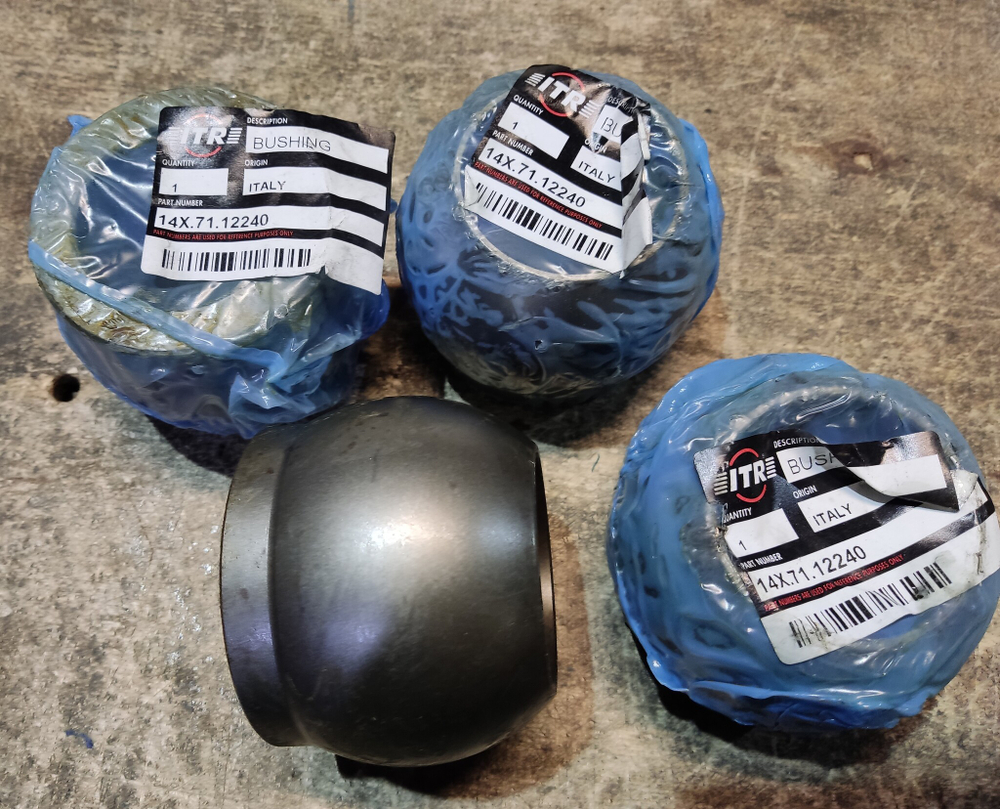 Втулка 14X-71-12240