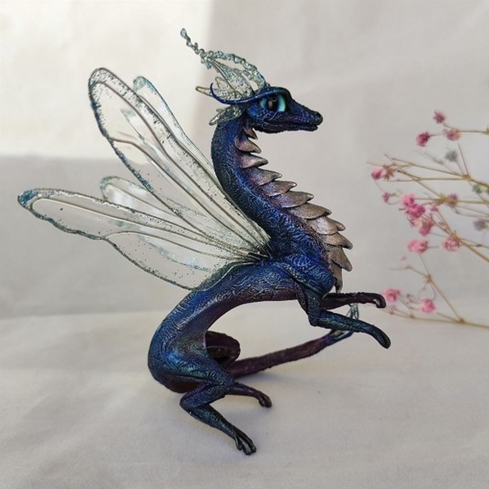 Дракон синий с крыльями стрекозы