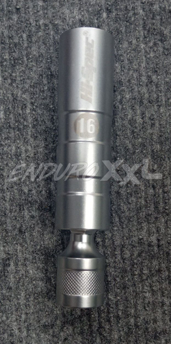 Ключ свечной с карданом М16