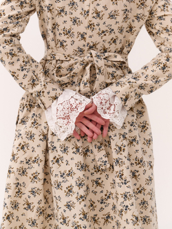 Манжеты белые на рукава