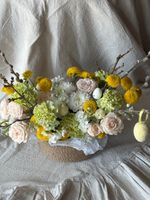 Композиция в плетеной корзине-размер L