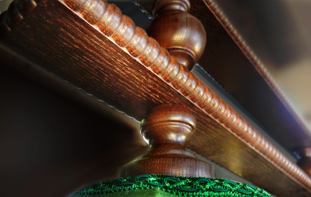 Лампа Аристократ-2 3пл. ясень (Экс.7,бархат зеленый,бахрома желтая,фурнитура золото)