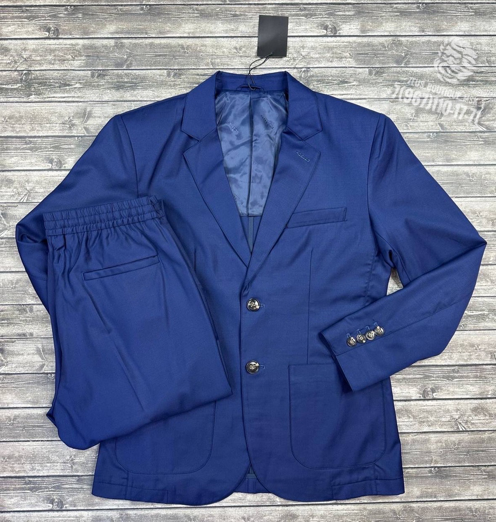 Классический костюм Kiton