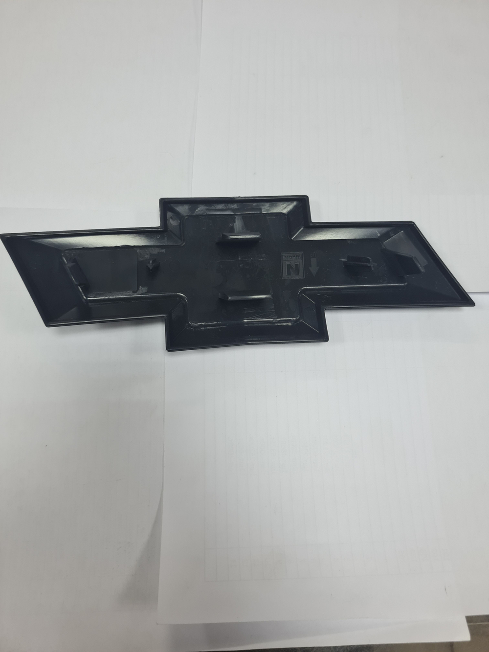 Эмблема передняя Шевроле Кобальт желтая