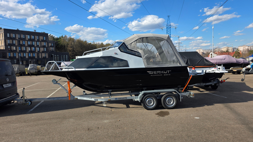 Лодка Беркут L-HT PRO. В наличии. Черный-белый