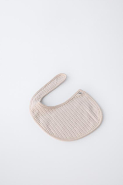 ZARA КОМПЛЕКТ ИЗ ЧЕПЧИКА И НАГРУДНИКА, КОСТЯНОЙ